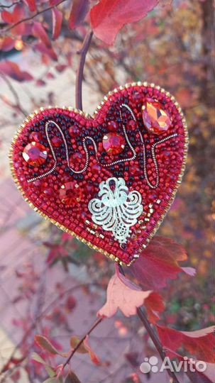 Брошь сердце