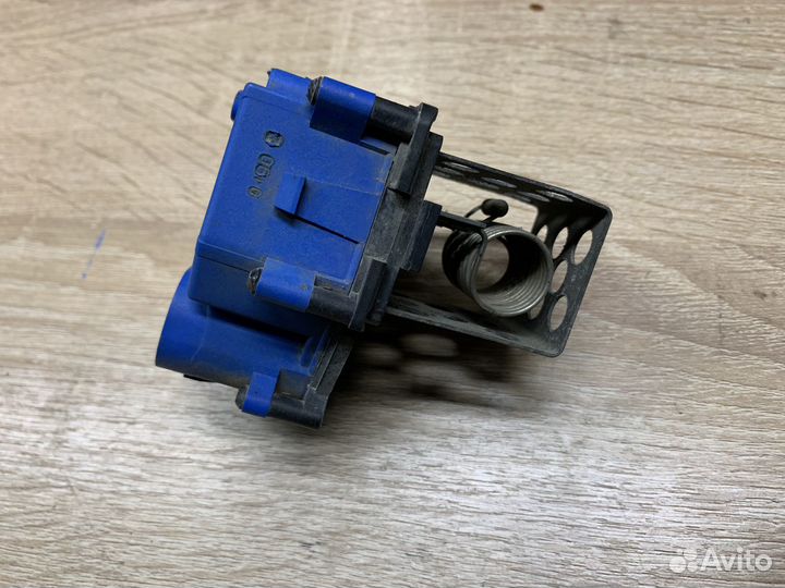 Резистор отопителя Peugeot 308