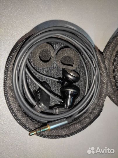 Коллекция наушников вкладышей