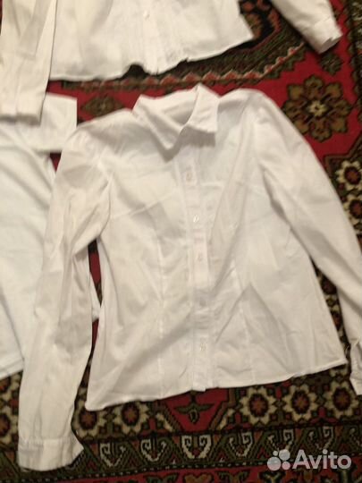 Белые рубашки 2 шт и 1 футболка для девочки