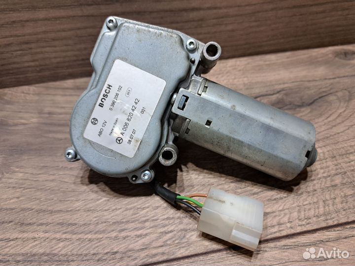 Мотор стеклоочистителя Mercedes-Benz A0068204242