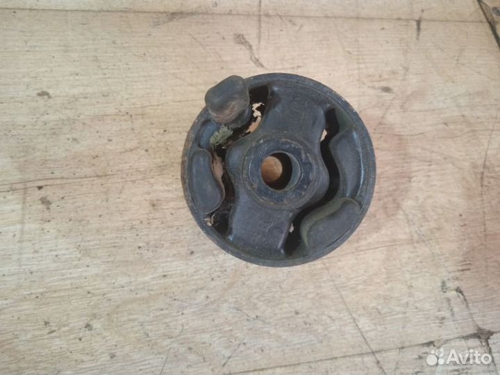 Подушка двигателя Mazda 626 GE 1.8 1992-1997