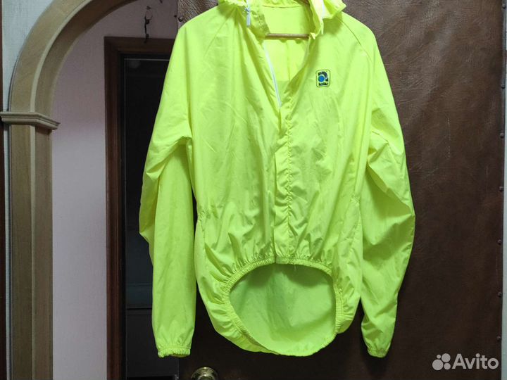 Ветровки спортивные