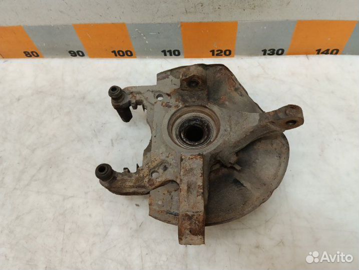 Кулак поворотный передний левый Mitsubishi Colt