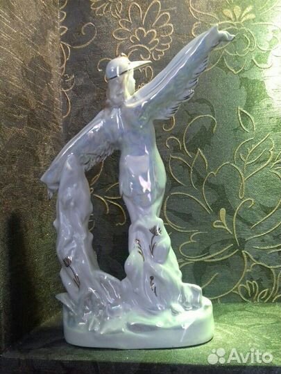 Фарфоровая статуэтка 