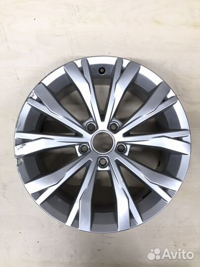 Колесный диск R17 с дефектом Tiguan 2