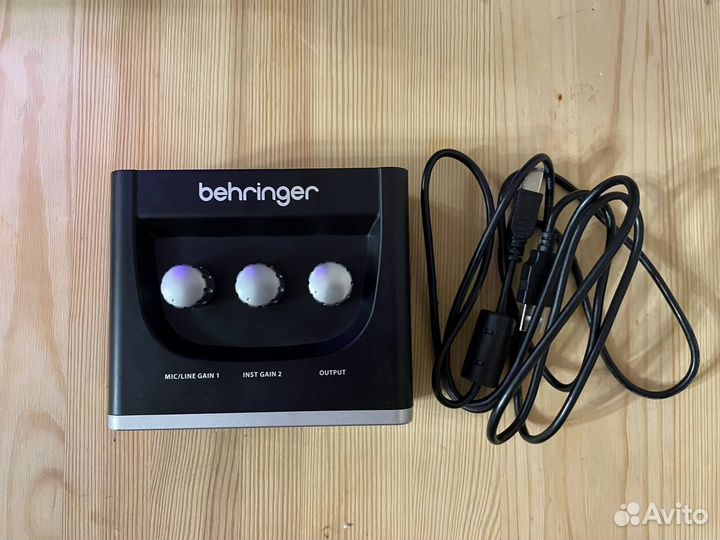 Звуковая карта behringer U-phoria UM2