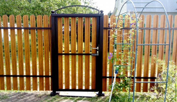 Забор из евроштакетника под ключ