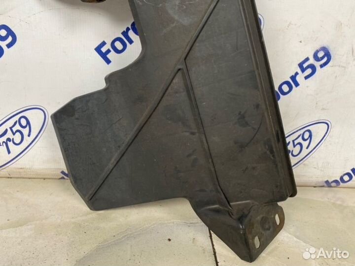 Дефлектор радиатора левый Nissan Qashqai J10 1.6