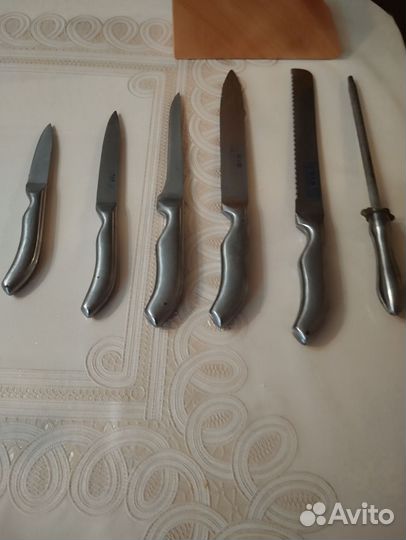 Набор кухонных ножей с подставкой