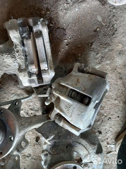 Передние суппорта Volkswagen Passat B3
