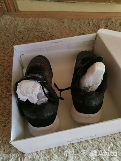 Женские кроссовки Fila