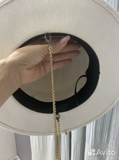 Шляпа с цепочкой