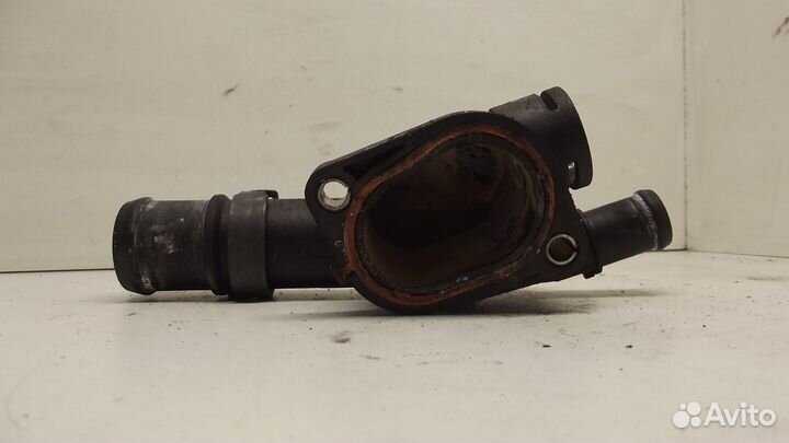 Фланец системы охлаждения 03G121132B Фольксваген