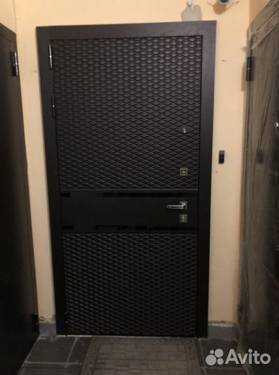 Установка входных металлических дверей и откосов