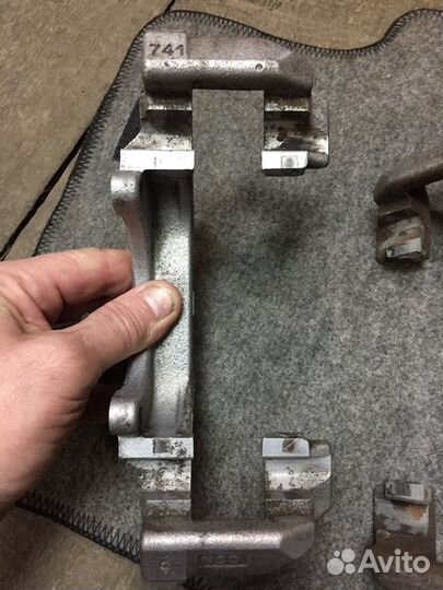 Скоба оригинал переднего суппорта VAG 312 mm