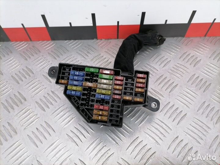 Блок предохранителей Volkswagen Golf 4 2004