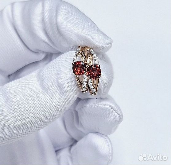 Серьги с синтетическим камнем Золото