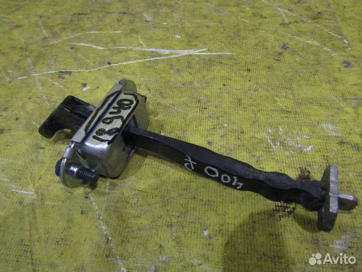 Ограничитель двери Nissan Juke 10-20г 8940