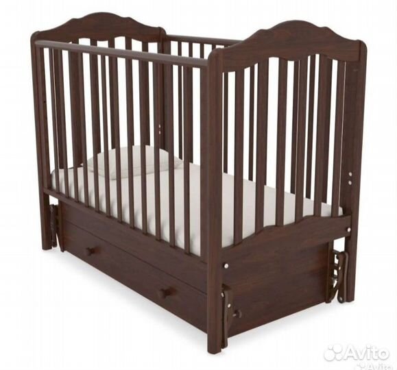 Детская кроватка с маятником и ящиком