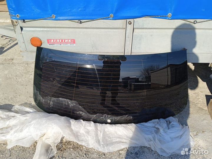 Стекло крышки багажника