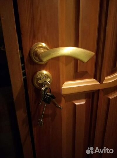 Дверь деревянная 90см