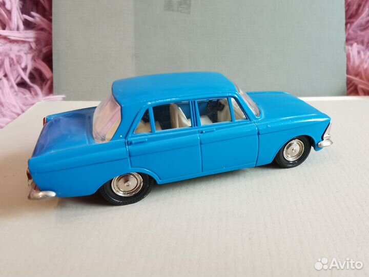 Москвич 412 А 2 без ми. Капот 2 зажима