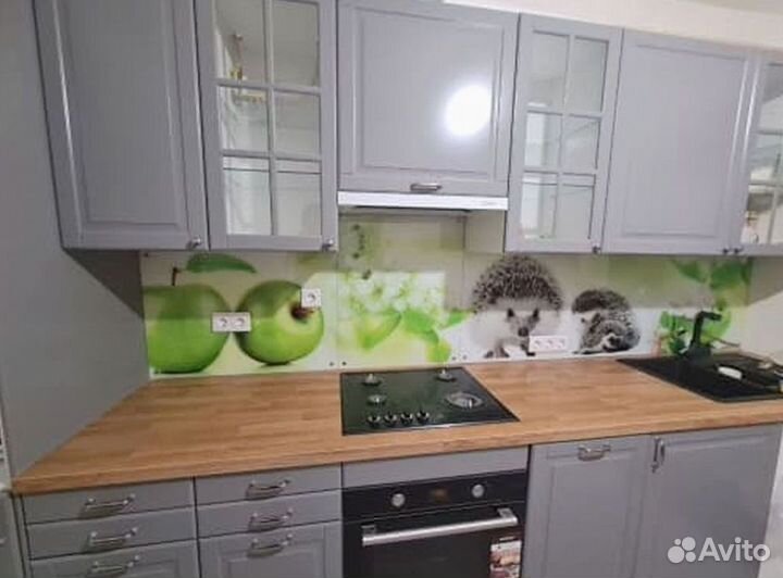 Стеклянный фартук на кухню