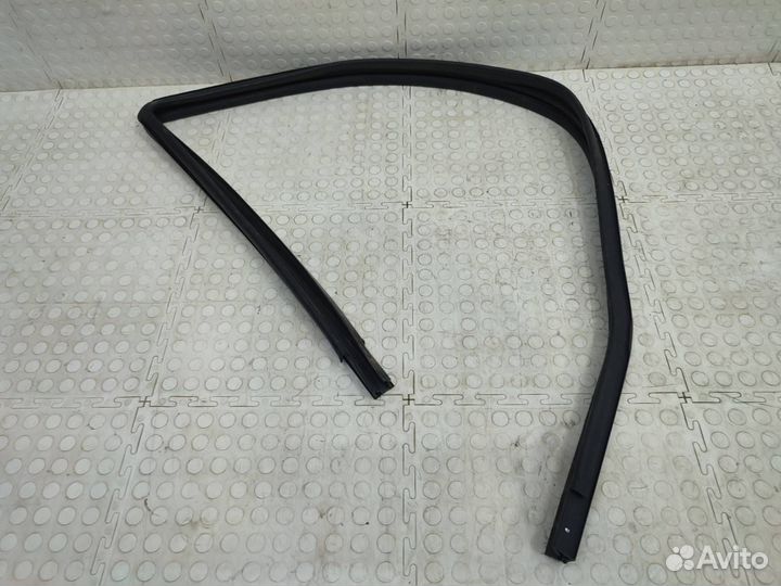 Уплотнитель стекла двери передний левый Лада