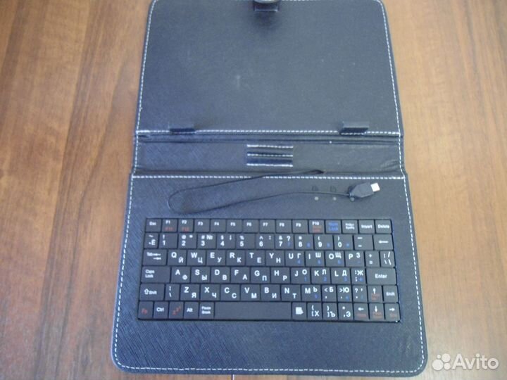 Клавиатура-чехол для планшета