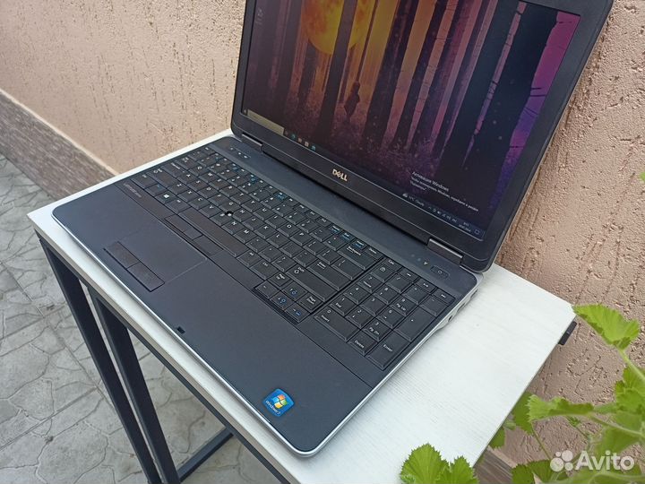 Dell Intel Core i5/SSD/15.6