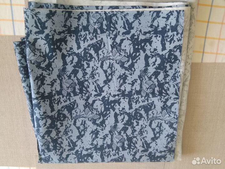 Отрез ткани джинса с рисунком