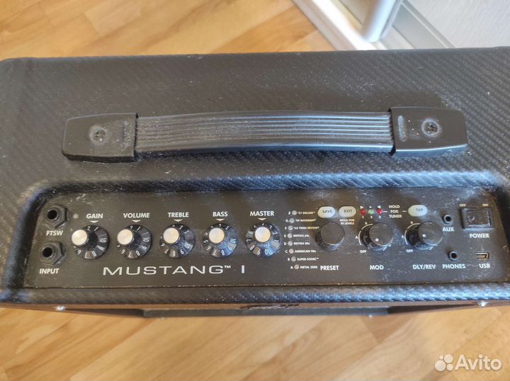 Гитарный комбоусилитель Fender Mustang 1