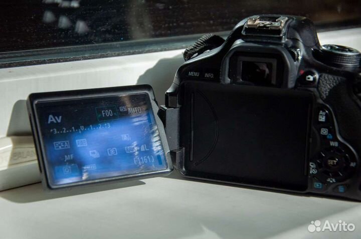 Зеркальный фотоаппарат Canon 600d