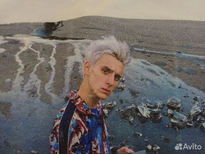 Влад А 4. Футболка, фишки