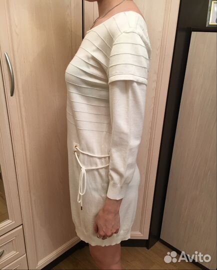 Платье трикотажное белое из outlet