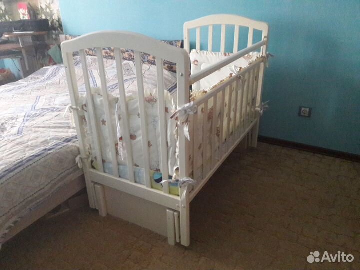 Кроватка детская с продольным маятником