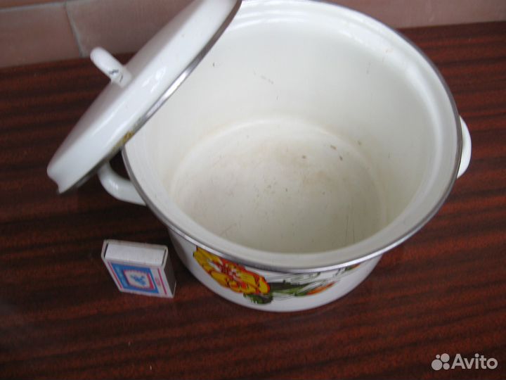 Кастрюля эмалированная