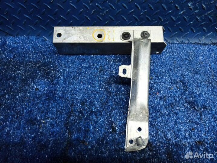 Кронштейн усилителя бампера передний правый Bmw