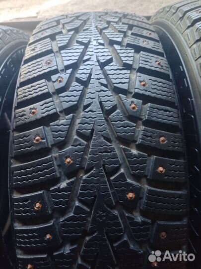 Maxxis ArcticTrekker NP3 205/60 R16