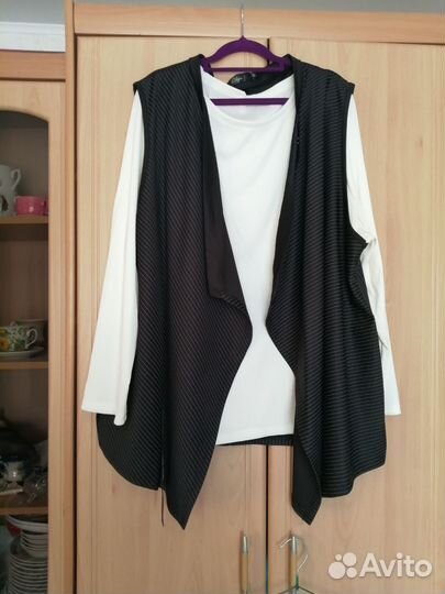 Костюм женский тройка 64 размер