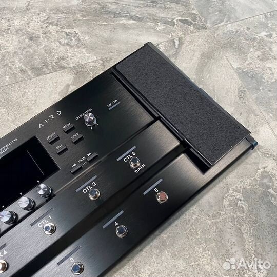 Напольный гитарный процессор Boss GT-1000