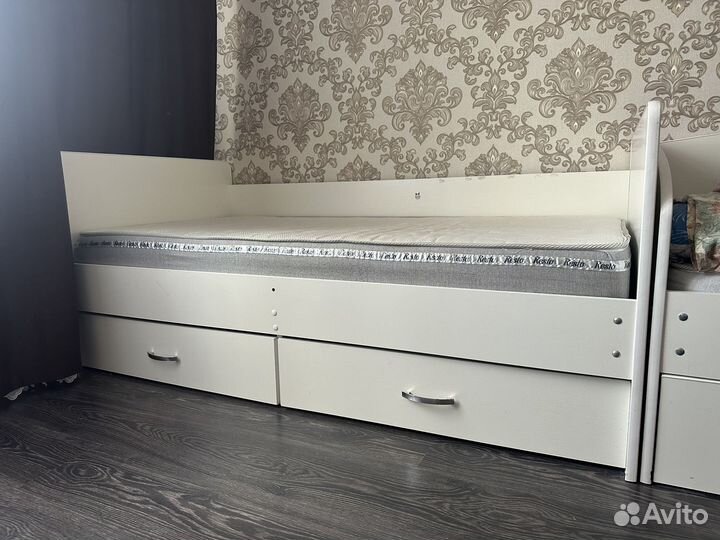 Кровать с матрасом