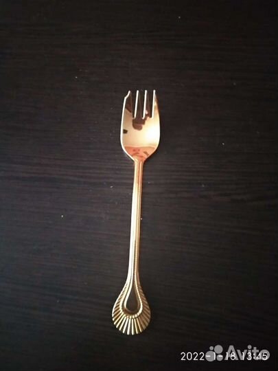 Набор предметов из мельхиора для салатов