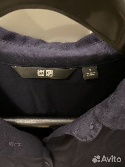 Синяя рубашка Uniqlo