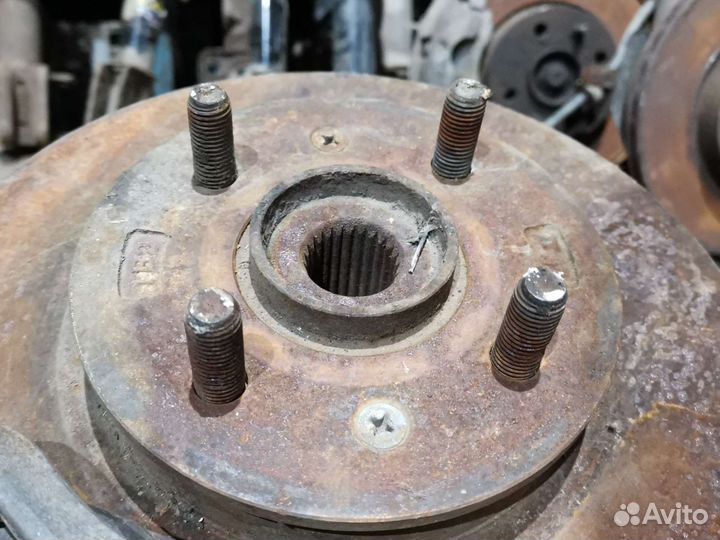 Поворотный кулак Правый с ступицей Hyunday Getz