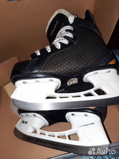 Хоккейные коньки bauer