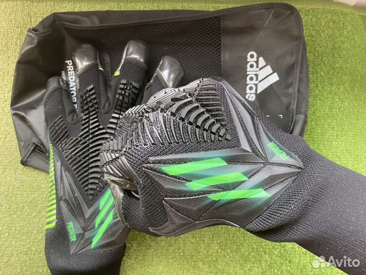 Вратарские перчатки Adidas Predator Pro