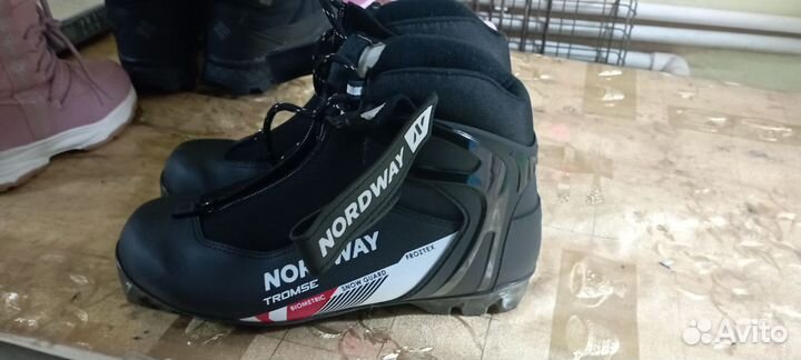 Лыжные ботинки