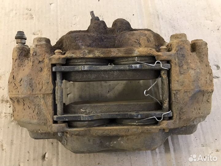 Суппорт передний левый Toyota 4Runner (2529)